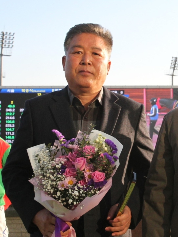 개인통산 400승을 기록한 이상영 조교사.-렛츠런파크 부경 제공