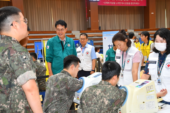 울주군은 지난 21일 온산문화체육센터에서 ‘2026년 을지연습’ 연계 실제훈련으로 ‘전시 긴급 채혈 기동훈련’을 실시했다.