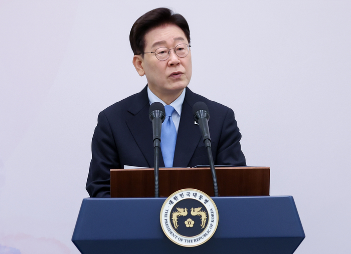 이재명 대통령이 27일 청와대에서 열린 민선 9기 시장·군수·구청장 초청 오찬간담회에서 인사말을 하고 있다. 연합뉴스