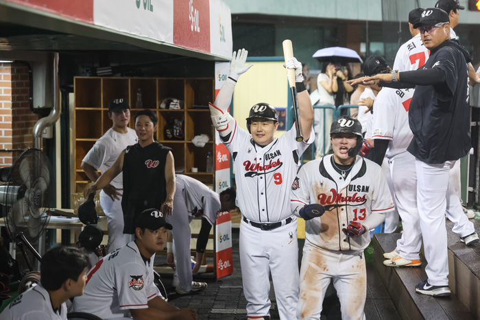 울산웨일즈의 최지만이 9월 1일 고양 국가대표 야구훈련장에서 열리는 2027 KBO 신인드래프트 트라이아웃에 참가한다. 웨일즈 제공