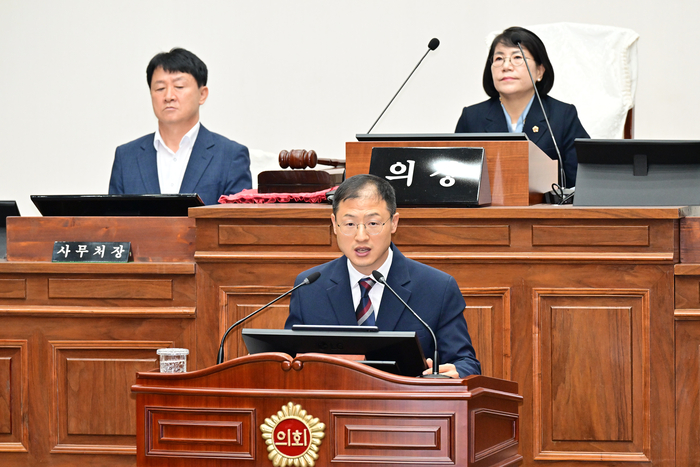 김상욱 울산시장이 31일 울산시의회 제267회 제1차 정례회 본회의에서 2026년도 추가 경정 예산안 제안 설명을 밝히고 있다. 울산시의회 제공