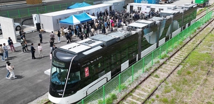 지난 2024년 4월 울산에서 열린 수소트램 시승 행사. 울산매일 포토뱅크