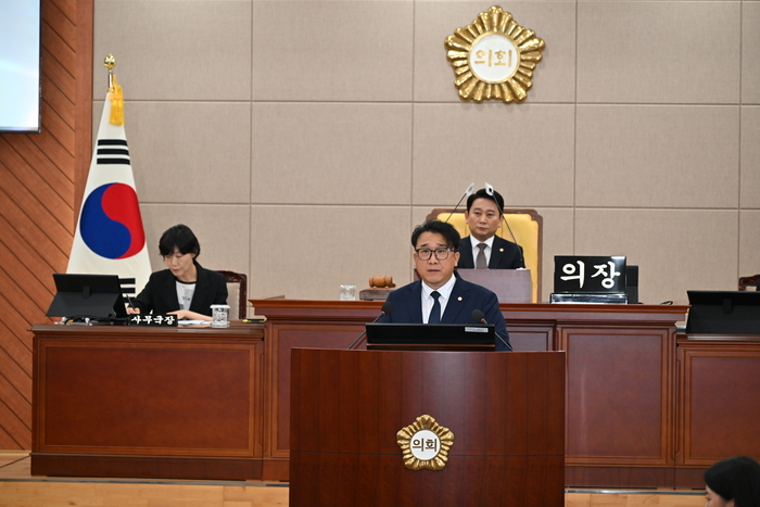 울산중구의회 김성민 의원이 1일 열린 제1차 정례회 본회의에서 5분 자유발언에서 구청의 2025년 회계연도 세입결산서에서 17개 부서, 50건의 오류가 확인됐다며, 검증 체계 전반에 개선책이 필요하다고 지적했다. 중구의회 제공