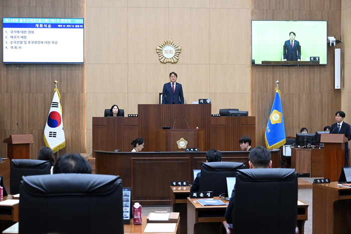 울산 울주군의회가 1일 본회의장에서 이순걸 군수를 비롯한 간부 공무원들이 참석한 가운데 제248회 임시회 제1차 본회의를 열고 15일간의 의사일정에 돌입했다. 울주군의회 제공