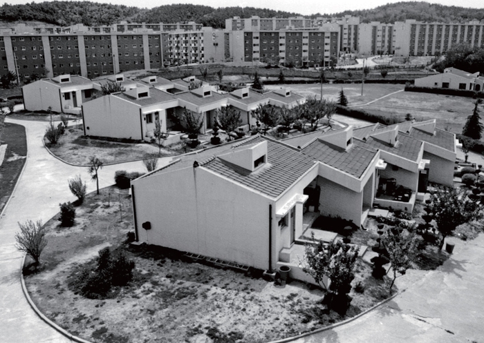 울산은 1962년 특정공업지구 지정 이후 급속한 산업화와 도시화를 거치며 사택 문화와 공장 노동자의 생활문화를 형성했지만, 정작 그 안에서 살아온 사람들의 기억은 충분히 기록되지 못했다는 지적이다. 사진은 태광산업사택. 울산매일 포토뱅크
