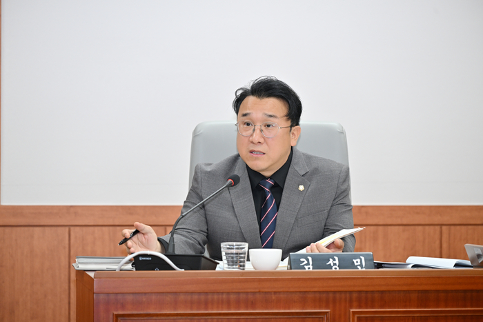 김성민 울산중구의회 의원(복지건설위원회)이 대표 발의한 ‘울산광역시 중구의회 의원 징계에 관한 규칙(안)’이 2일 해당 상임위원회에서 원안 가결돼 제정을 앞두고 있다. 중구의회 제공