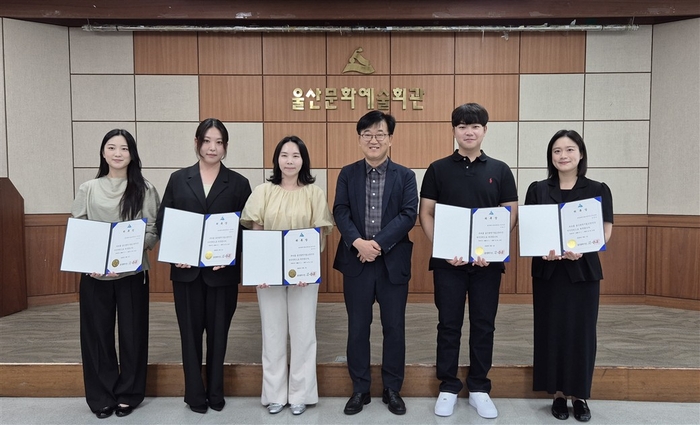새로 위촉된 트럼펫, 바순 , 클라리넷 , 호른 단원. 울산문화예술회관 제공