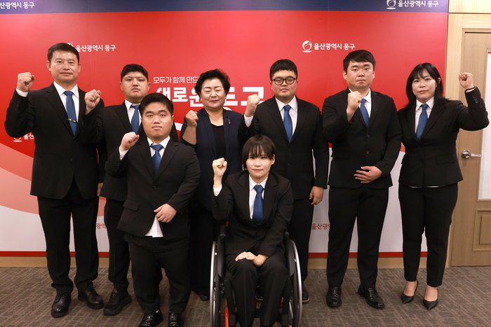울산 동구청 돌고래역도단(감독 황희동)은 7일 구청장실(구청장 천기옥)에서 ‘제46회 전국장애인체육대회’ 출정식을 가졌다. 동구 제공