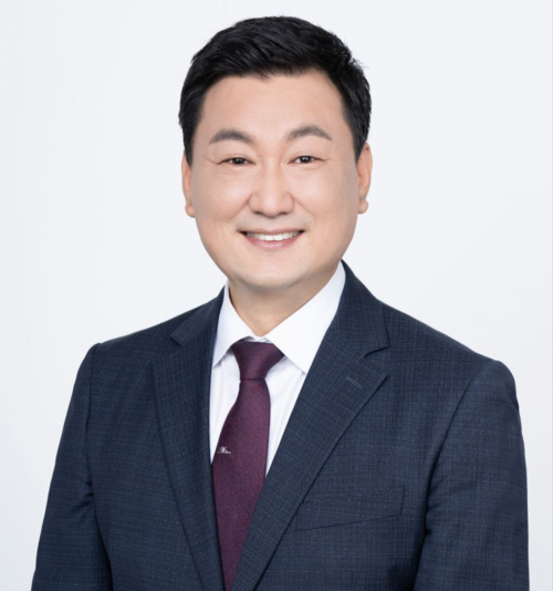 울산시의회가 현재 248개 학교에서 운영 중인 배움터지킴이의 법적·제도적 기반을 마련하고, 배치 대상을 유치원까지 단계적으로 확대하기 위한 조례 제정에 나섰다. 사진은 조례안 대표발의한 안대룡 울산시의원. 시의회 제공