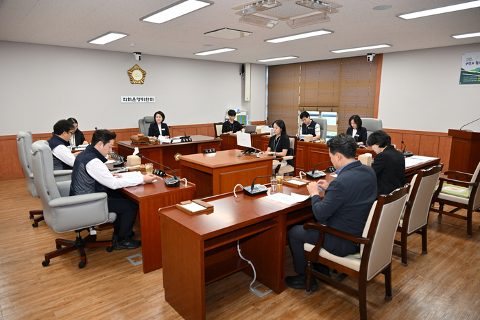 울산중구의회눈 저류지의 다목적 활용을 위한 연구회(대표의원 문기호)와 병영 역사문화 이음 연구회(대표의원 이재철) 등 2개의 연구단체가 공식적인 활동에 돌입했다. 중구의회 제공