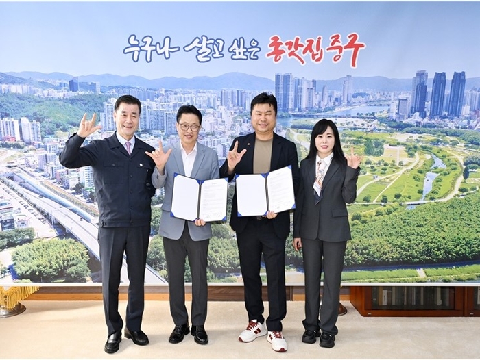 화신환경(주)(대표 정연태)과 울산광역시농아인협회(회장 이영호)는 9일 울산시 중구청에서  울산지역 청각·언어장애인의 복지 증진과 권익 향상을 위한 업무협약을 체결했다.