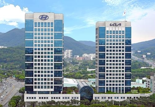 현대차그룹이 추석을 앞두고 6000여 협력사의 자금 부담을 덜기 위해 납품대금 2조2562억원을 최대 23일 앞당겨 지급하고 울산 전통시장 등 지역 상생 활동에도 나선다. 사진은 현대차·기아 양재사옥. 현대차 제공
