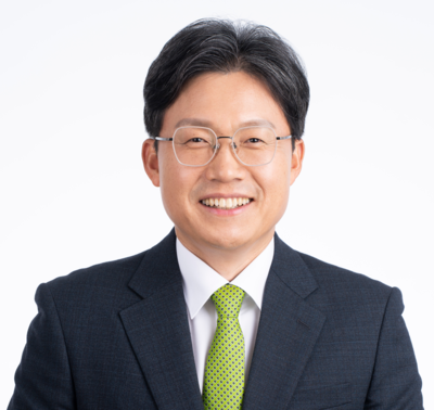 울산교육청이 제11대 조용식(사진) 교육감의 철학을 담아 ‘오늘이 행복한 울산교육’을 새 비전으로 확정하고 배움·맞춤·관계·환경·행정의 5대 정책 방향을 제시했다.