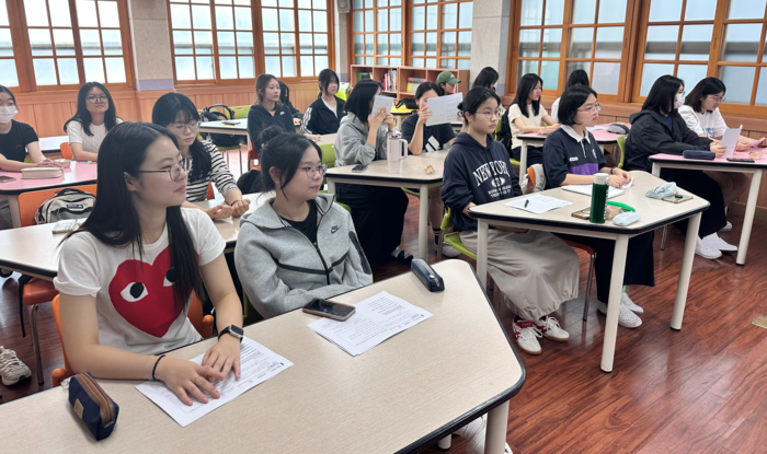 성광여자고 1학년 학생들이 5일 동백관 1층 자기주도학습 교실에서 국어 심화수업을 듣고있다. 울산교육청 제공