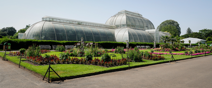 2003년 유네스코 세계유산에 등재된 영국의 ‘왕립식물원 큐(Royal Botanic Gardens, Kew)’ 내의 온실 중 1844년에서 1848년에 건설된 빅토리아 시대의 유리온실인 ‘팜 하우스(Palm House)’의 모습. 이수화 기자