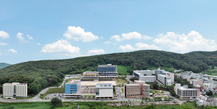 춘해보건대가 2027학년도 학사학위 전공심화과정 요가학과를 신설해 웰니스·통합치유 분야의 고급 전문인력 양성에 나선다. 사진은 춘해보건대학교 전경.