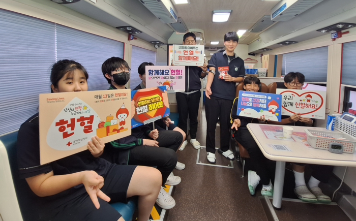 대한적십자사 울산혈액원은 11일 우신고등학교가 생명나눔 단체헌혈에 동참했다고 밝혔다. 울산혈액원 제공