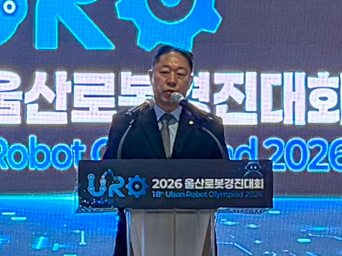 송병철 울산지식산업로봇진흥회 회장이 인사말을 하고 있다.
