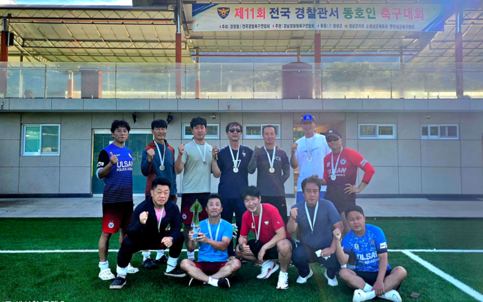 울산경찰청 무궁화축구 동호회 노장부가 경남 창녕에서 열린 제11회 전국 경찰청 축구 대회에서 준우승을 차지했다.