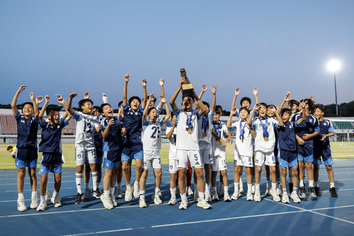 울산 HD U12는 지난 12일 경주 알천구장5B에서 열린 ‘2026 화랑대기 전국 유소년 축구대회’ 결승에서 울산 학성초 FC U12를 2대1로 꺾고 정상에 올랐다. 울산 HD 제공