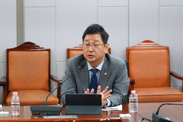 김태선 의원이 14일 국회의원회관 제1세미나실에서 개최한 토론회에서 인사말을 하고 있다. 김태선 의원실 제공