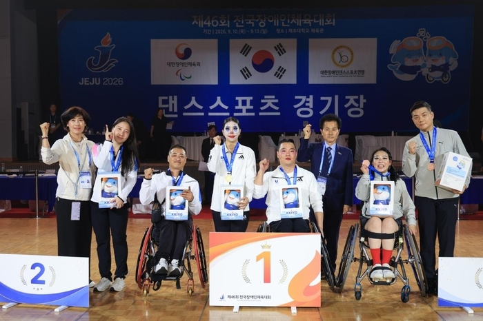 울주군청 장애인댄스스포츠단이 지난 11일부터 16일까지 제주특별자치도에서 열린 ‘제46회 전국장애인체육대회’에 출전해 4개 종목 1위를 비롯해 2개 종목 2위, 1개 종목 3위에 입상하며 메달 총 7개를 수확했다.
