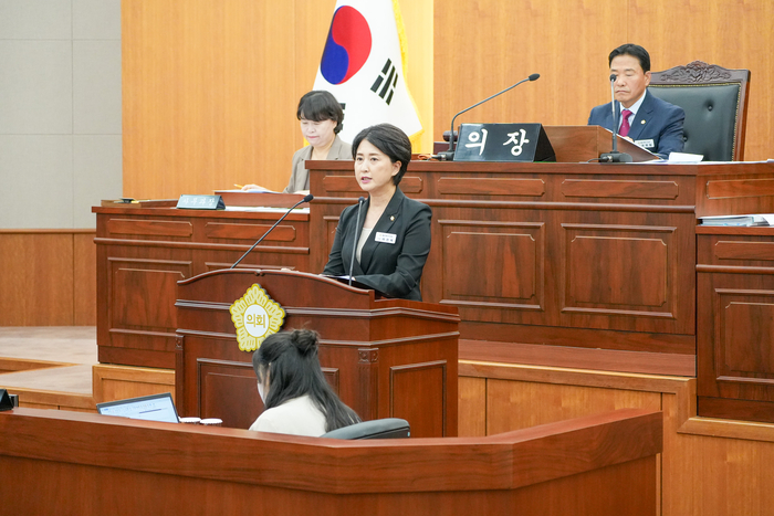 15일 울산 북구의회가 공무원의 연간 인건비조차 전액 당초예산에 편성하지 못하는 자치구의 심각한 재정 위기 타개를 위해 국가 차원의 제도 개선이 필요하다고 강력히 촉구했다. 북구의회 제공
