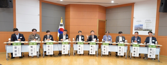양산시는 다방동 유적의 성격 규명과 경상남도 지정문화유산(기념물) 지정을 위한 ‘양산 다방동 유적의 성격과 가치 규명 학술대회’를 개최했다.