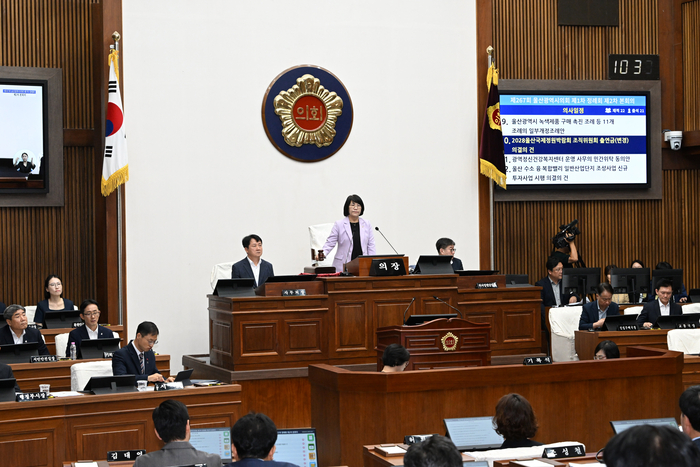울산시의회(의장 이영해)는 16일 오전 10시 본회의장에서 제267회 제1차 정례회 제2차 본회의를 열고, 각 상임위원회와 예산결산특별위원회에서 심사한 안건을 의결하며 17일간의 의사일정을 마무리했다. 울산시의회 제공