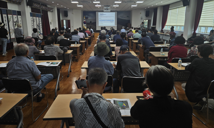 16일 울주군 상북면 행정복지센터에서 울산 신불산 알프스 관광단지 지정 전략환경영향평가서 초안 주민설명회가 열렸다.