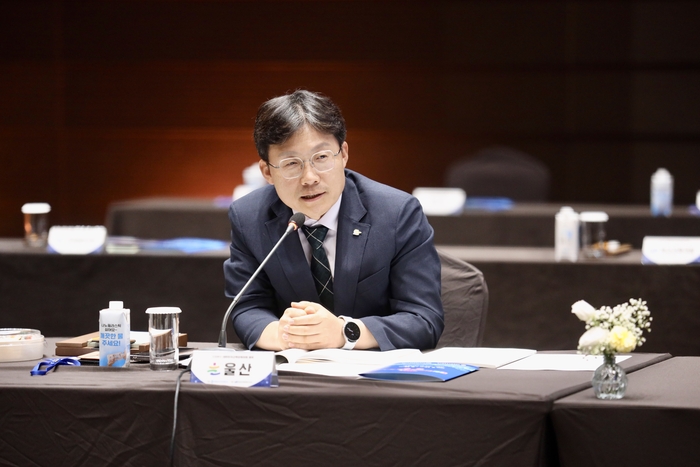 조용식 교육감이 17일 전남광주통합특별시 소노캄 여수에서 열린 ‘제109회 대한민국교육감협의회 총회’에서 제안 안건에 대해 설명하고 있다. 울산시교육청 제공
