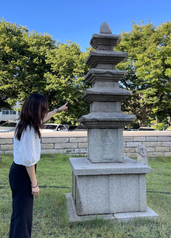 울산 울주군 청량읍 삼정리 대곡사지에 있던 오층석탑이 부산대학교로 옮겨진 지 올해로 60년을 맞으면서, 석탑의 원소재지와 이전 경위를 조사하고 장기적으로 울산 귀환 가능성을 검토해야 한다는 필요성이 제기되고 있다.
