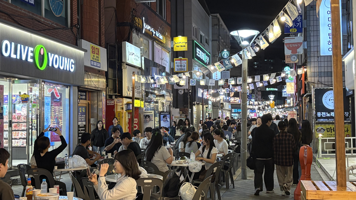 지난 17일 울산 남구 무거동 바보사거리 일대에서 관내 대학 연합축제 ‘대연제’가 열렸다. 울산대학교 총학생회 제공