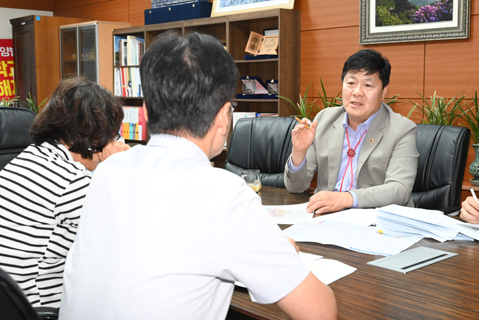 울산시의회 의회운영위원회 공진혁 위원장은 23일 울산시 관계부서와 간담회를 갖고 온산선 폐지, 대체철도 건설사업의 추진상황과 국비 확보 방안을 점검했다. 울산시의회 제공