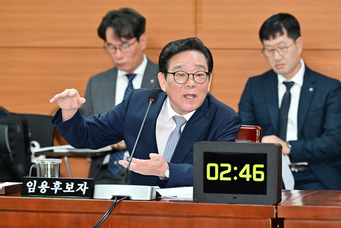 울산시의회는 28일 시의회 산업건설위원회 회의실에서 울산신용보증재단 이사장 임용후보자에 대한 제2차 인사청문특별위원회를 열고 한양현 임용후보자에 대한 인사검증을 실시했다. 울산시의회 제공
