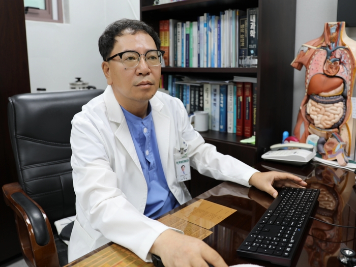 박경현 동천동강병원 내과 전문의는 “독감은 감기와 다른 인플루엔자 감염병으로, 갑작스러운 고열과 전신증상이 특징이며 예방접종과 초기 치료가 중요하다”라고 강조했다.