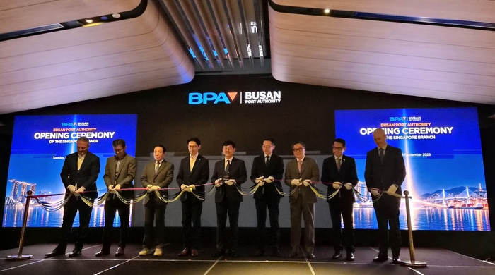 BPA 싱가포르지점 개소식 테이프 커팅 모습(가운데 BPA 송상근 사장). BPA 제공