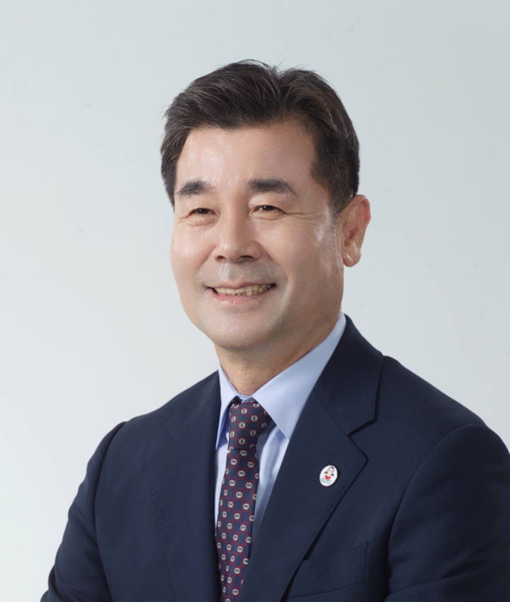 김영길 울산 중구청장이 전국 227개 기초지방정부를 대표하는 대한민국시장·군수·구청장협의회 민선 9기 전반기 상임부회장으로 선출됐다. 중구 제공
