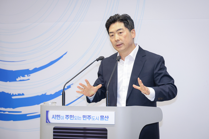 박순철 울산시 AI혁신산업실장이 30일 시청 프레스센터에서 기자회견을 열고 울산과 전남 광주 간 초광역 상생협력 방안에 대해 설명하고 있다. 이수화 기자