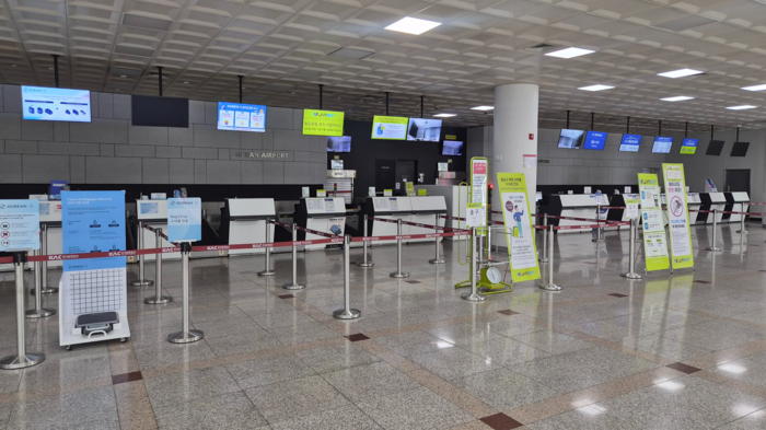 이달 울산공항 체크인 카운터가 한산한 모습을 보이고 있다. 울산매일 포토뱅크