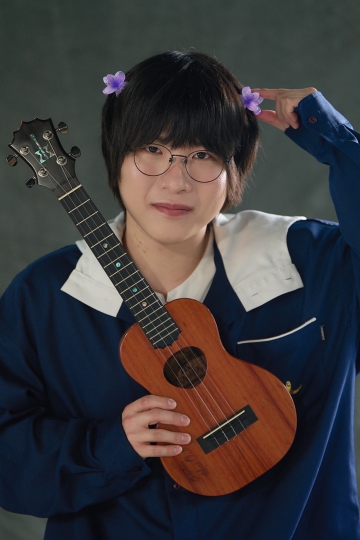 울산 싱어송라이터 규규가 지역을 상징하는 고래와 청춘의 꿈을 담은 첫 디지털 싱글 ‘고래행’을 발표하고 본격적인 음악 활동에 나섰다. 본인 제공