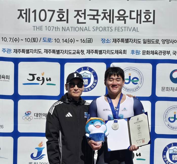 7일 강원 양양벨로드롬에서 제107회 전국체전 사전경기로 열린 사이클 남자일반부 1㎞ 개인독주 결승에서는 울산 대표 정호진(울산시청)이 1:02.787의 기록으로 은메달을 획득했다. 시체육회 제공
