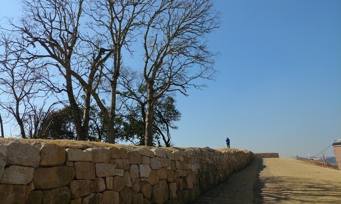복원된 경상좌도 병영성 서문지 성곽. 울산매일 포토뱅크