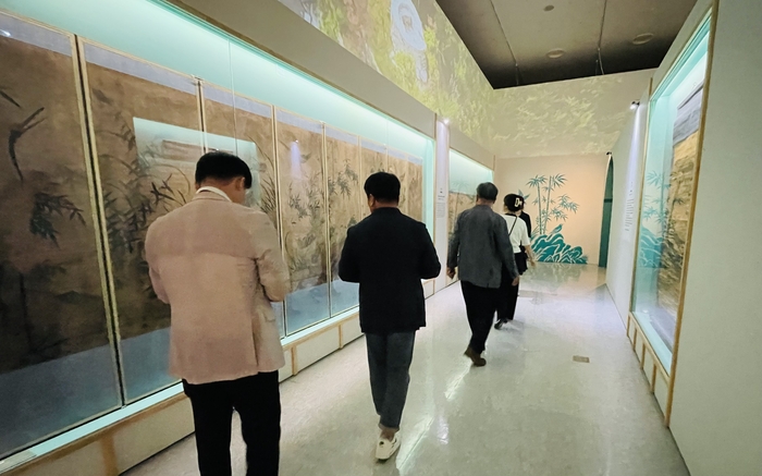 울산박물관은 이날 2026년 제2차 특별전 ‘울산 문화유산-지켜온 과거, 이어갈 미래’를 개막했다. 전시는 내년 1월 3일까지 1층 기획전시실 Ⅰ·Ⅱ에서 열린다.