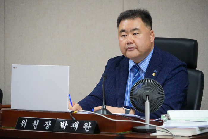 울산 북구의회 박재완 행정자치위원장이 13일 2025회계연도 결산 심사에서 북구의 중산스포츠타운 조성, 강동사랑길 관리 등 부적절한 성인지예산 편성 및 집행 문제를 집중 지적했다. 박재완 의원 제공