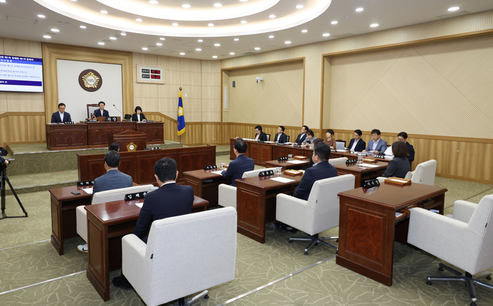 울산 동구의회는 13일 의회 의사당에서 제238회 제1차 정례회를 개회하고 오는 19일까지 7일간의 의사일정에 들어갔다. 동구의회 제공