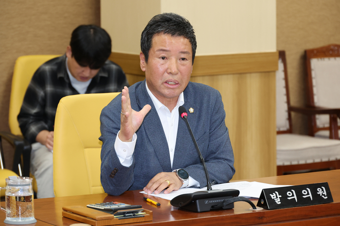 울산 동구의회는 제238회 제1차 정례회에서 사덕민 의원이 대표발의한 ‘동구 야간관광 활성화 조례안’을 원안가결했다고 14일 밝혔다. 동구의회 제공