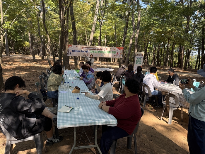 울산 동구는 15일 대왕암공원 일원에서 ‘2026 울산관광두레 무장애여행’ 첫 번째 프로그램을 운영했다. 동구 제공