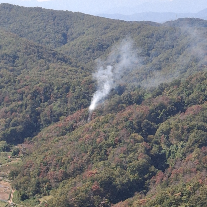 15일 오후 12시23분께 울산 북구 어물동 새바지산 정상 인근에서 불이 났다. 울산소방본부 제공
