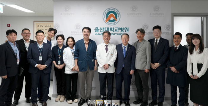 ​울주병원 수탁기관인 의료법인 온병원그룹의료재단 온병원과 설립자 정근 원장, 김우택 행정본부장 등 온병원그룹 고위 관계자들은 지난 15일 울산대학교병원 소회의실에서 울산대병원 박종하 병원장, 한명월 진료부원장, 신은아 운영부원장 등 주요 간부진과 간담회를 가졌다.